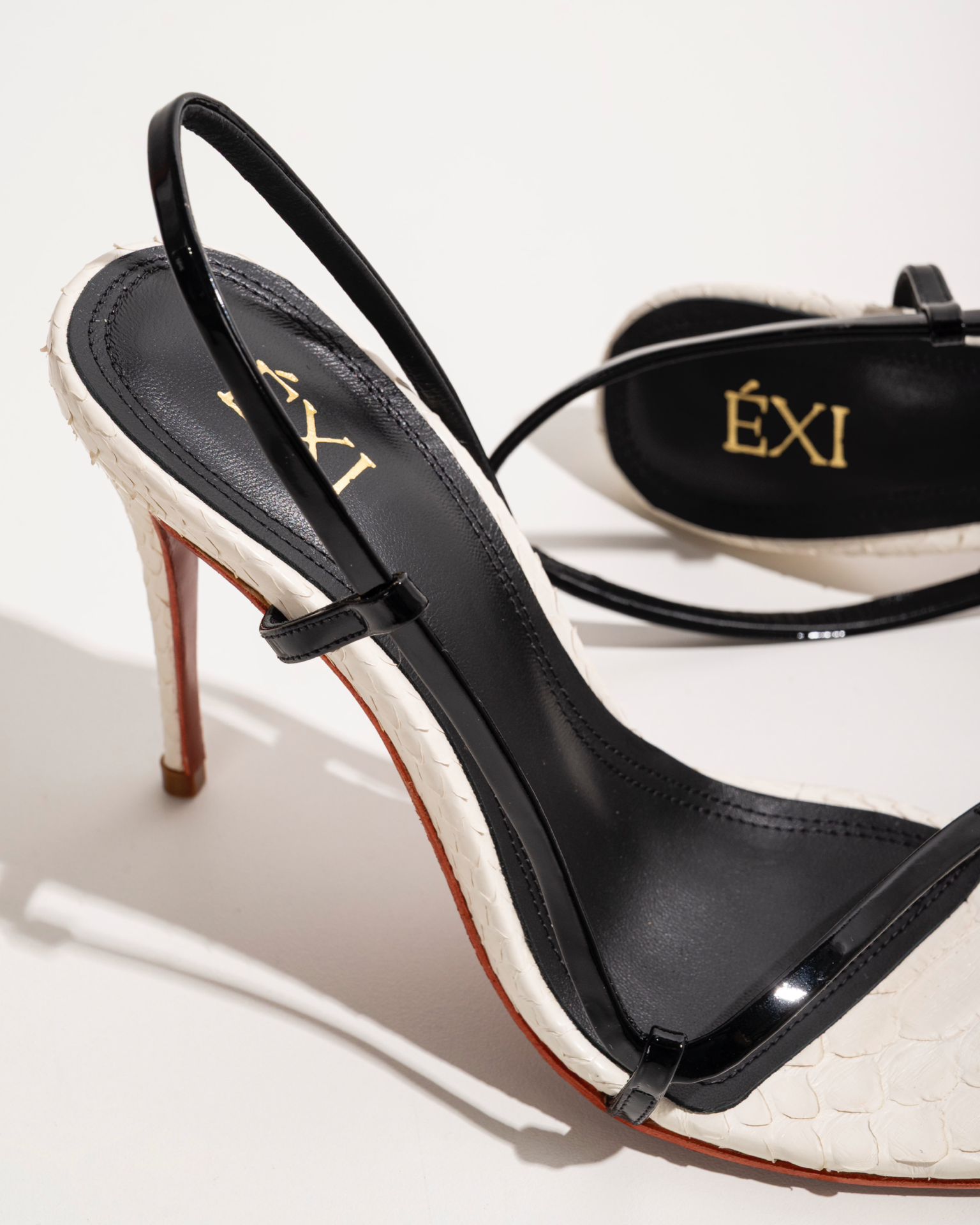 ADRIANA SANDAL BLACK & WHITE